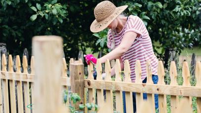 How to Build a Picket Fence: Step-by-Step Instructions How to Build a Picket Fence: Step-by-Step Instructions